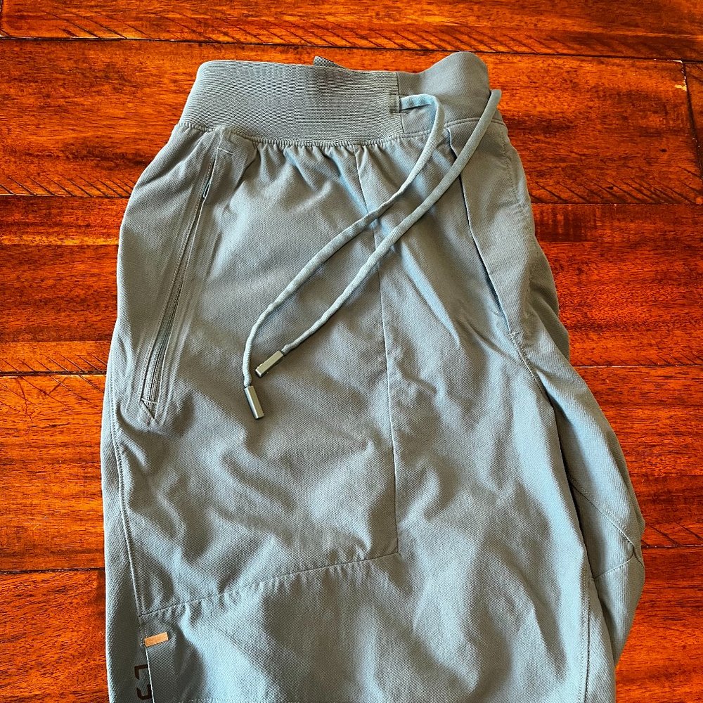 Lululemon License to Train Linerless Short 5" (L)